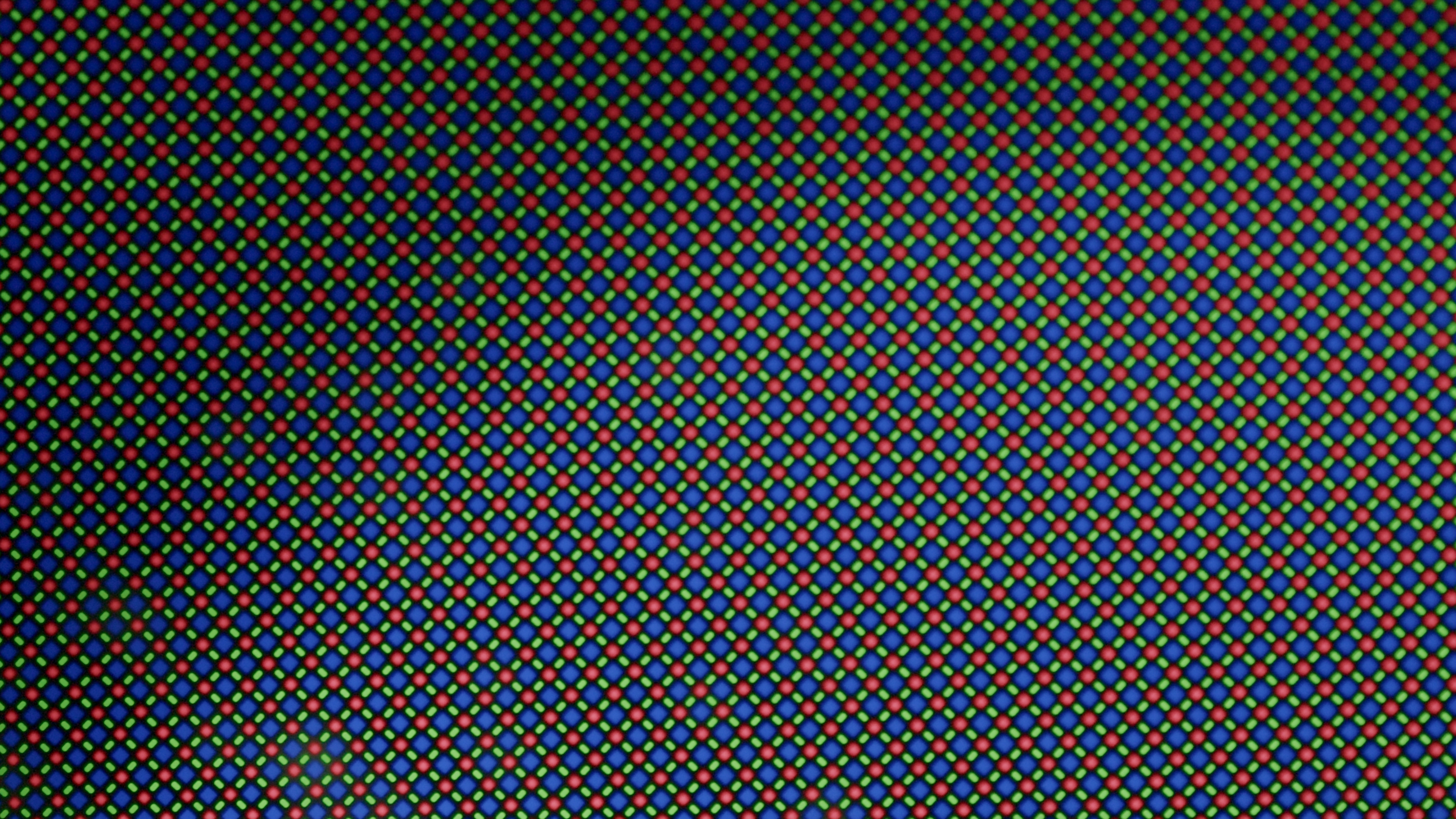 Quelles sont les différentes dispositions des pixels des sous-ensembles OLED et pourquoi y en a-t-il autant ?